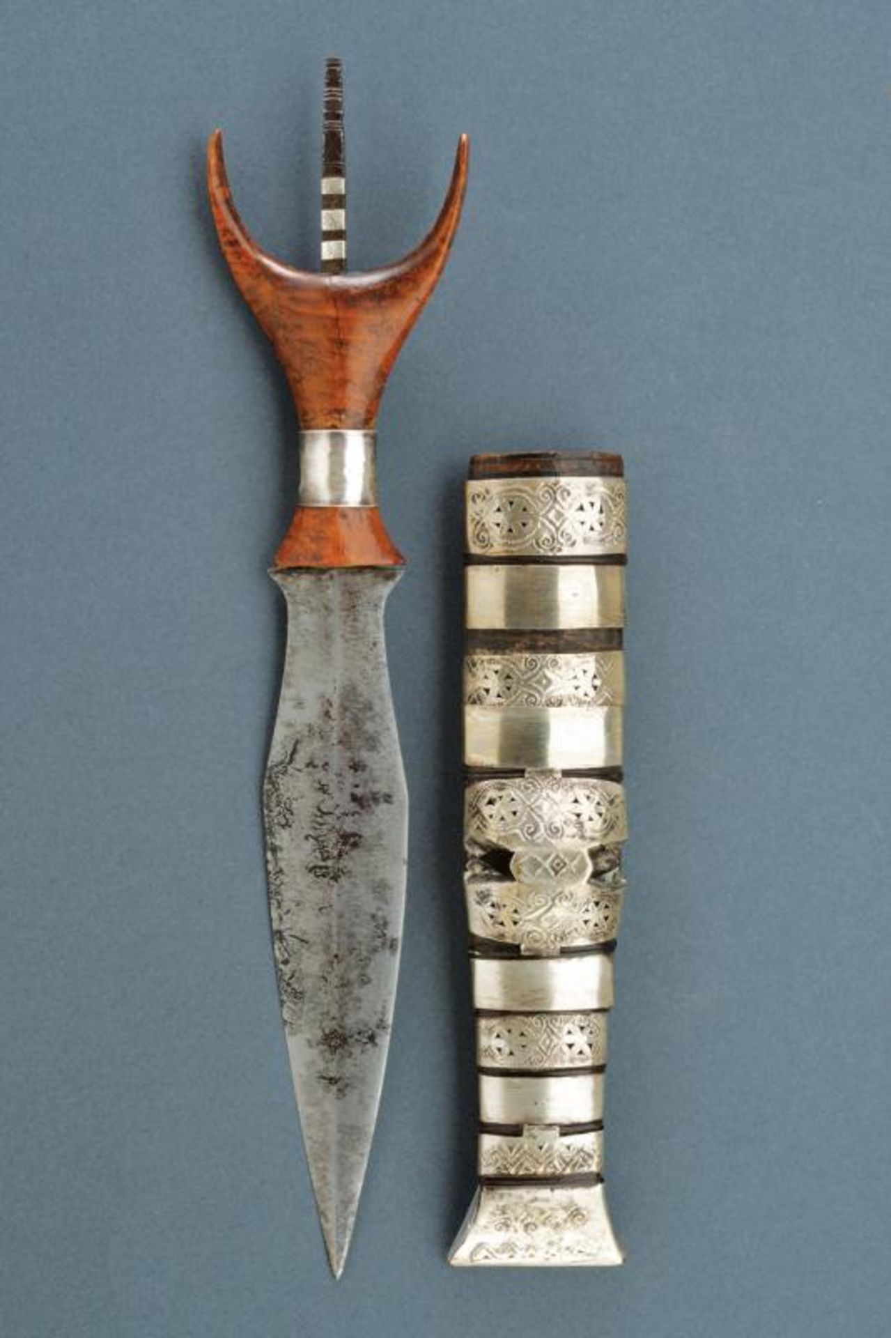 A Mandaya dagger - Image 3 of 3