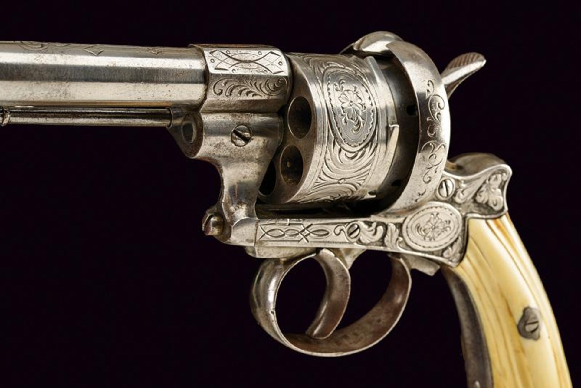 An engraved pinfire revolver - Bild 2 aus 2