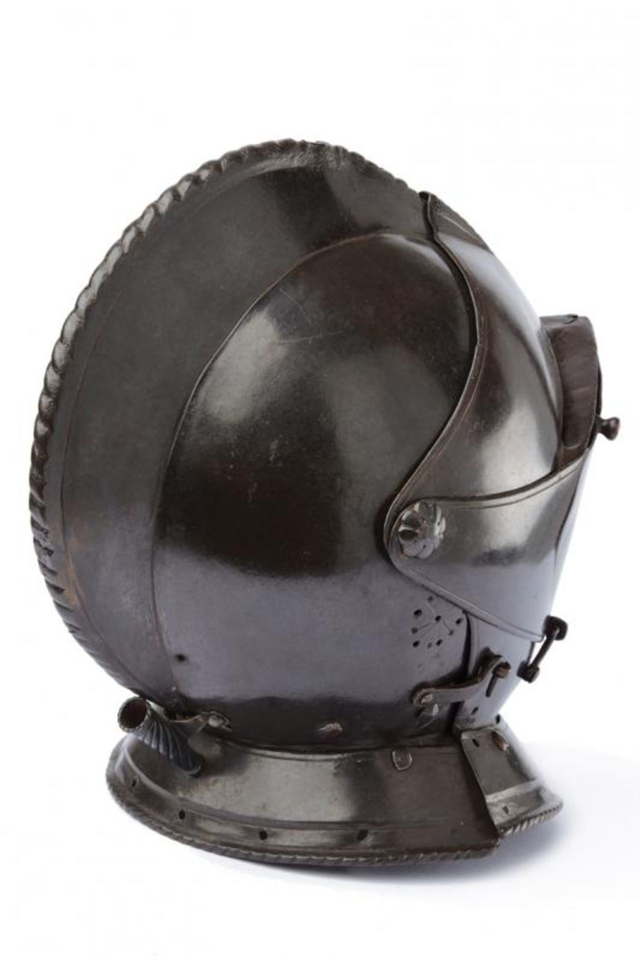 A closed cavalry helmet - Image 2 of 5