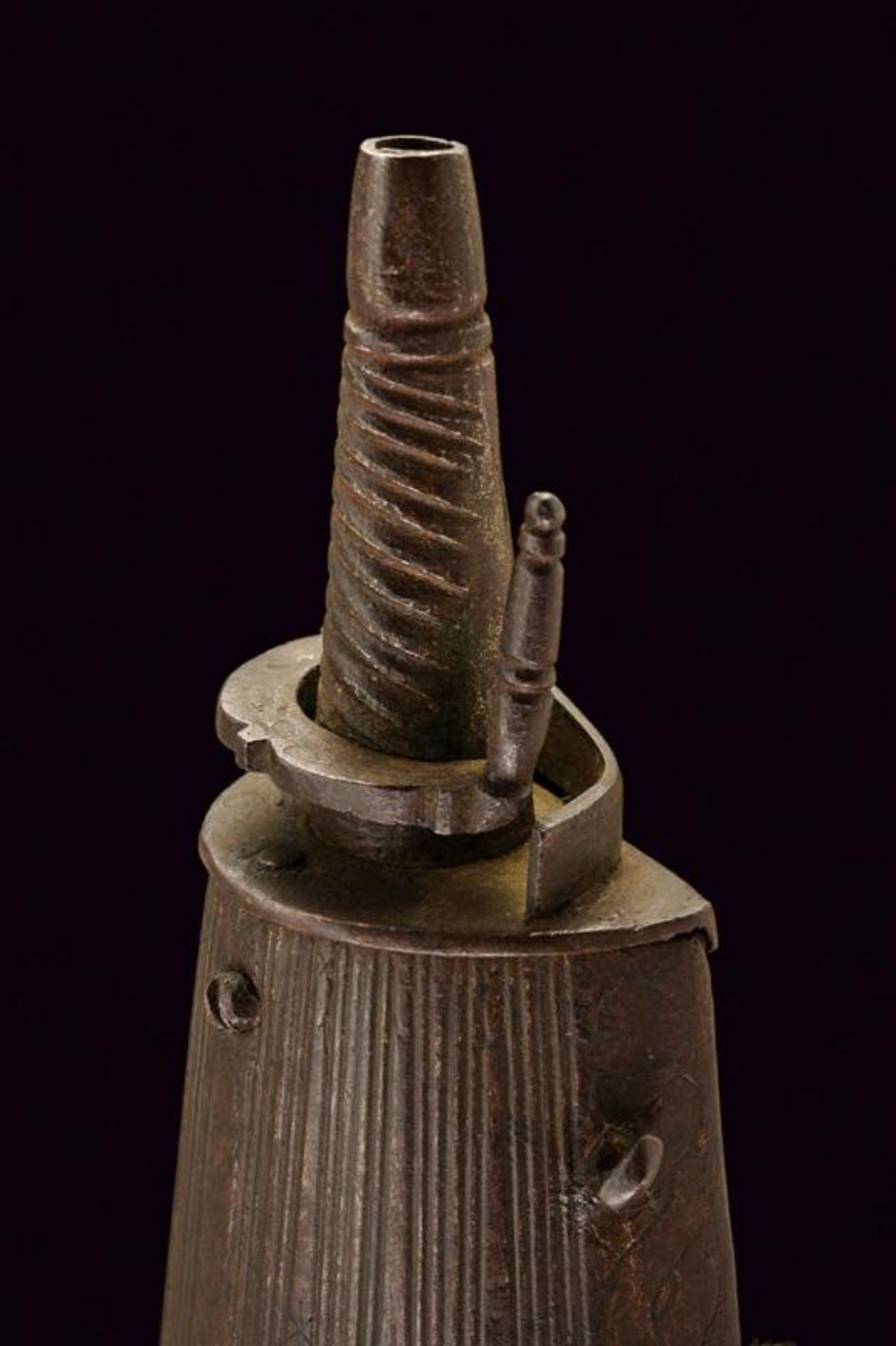 An iron powderflask - Image 3 of 3