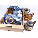 Early 19th Century Willow pattern drainer, two small lidded tureens, two quatrefoil shaped dishes,