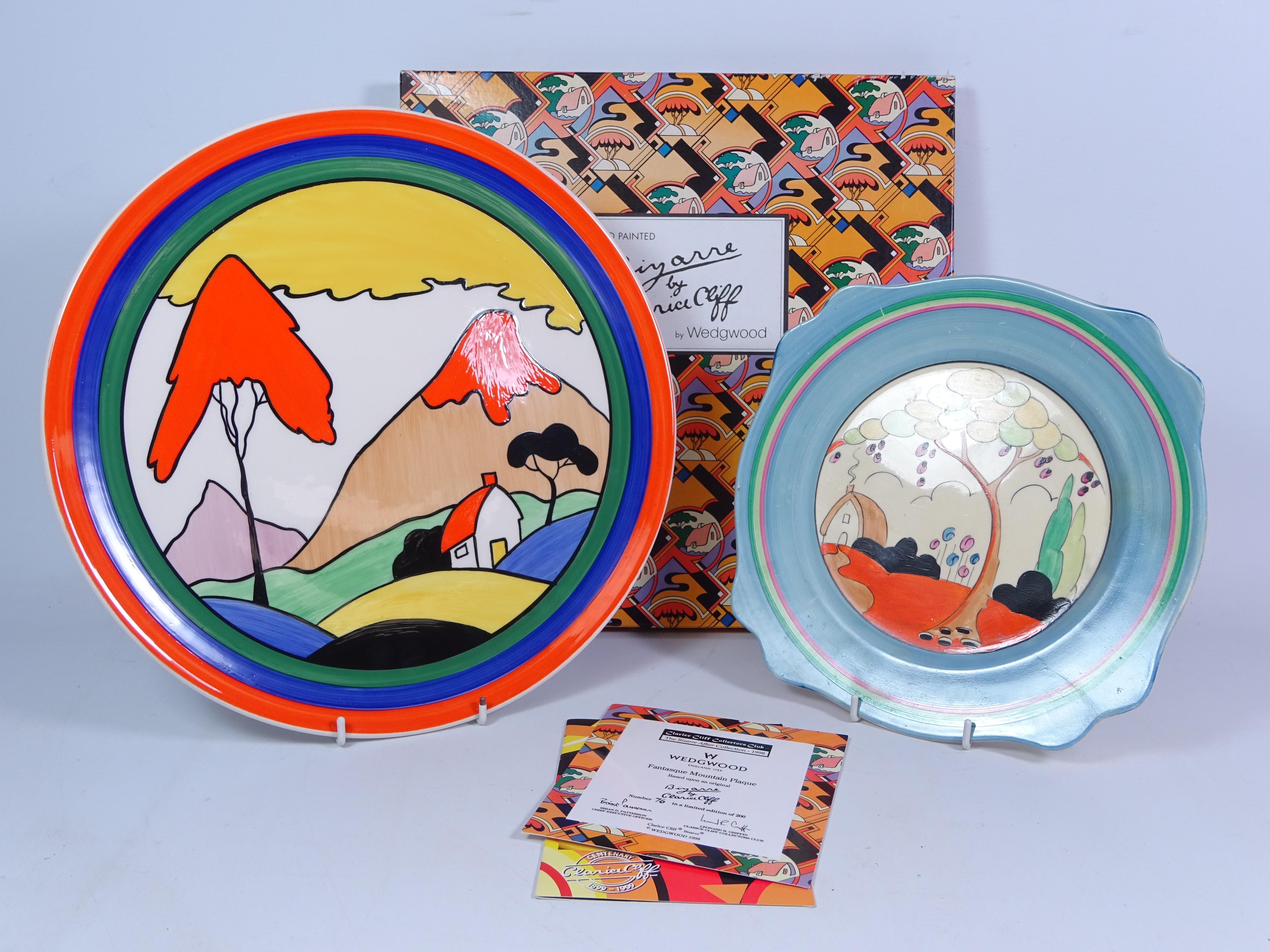 Clarice Cliff Bizarre 1930's plate in the 'Tulip' pattern, D23cm and a Wedgwood ltd ed.