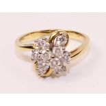 Diamond flower set gold ring stamped 18k Condition Report <a href='//www.