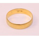 18ct gold wedding band hallmarked approx 2.4gm Condition Report <a href='//www.