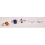 Four multi-stone set silver dress rings and an single stone amber ring stamped 925