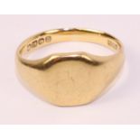 18ct gold signet ring hallmarked approx 8.3gm Condition Report <a href='//www.