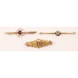 Garnet gold bar brooch hallmarked 9ct,