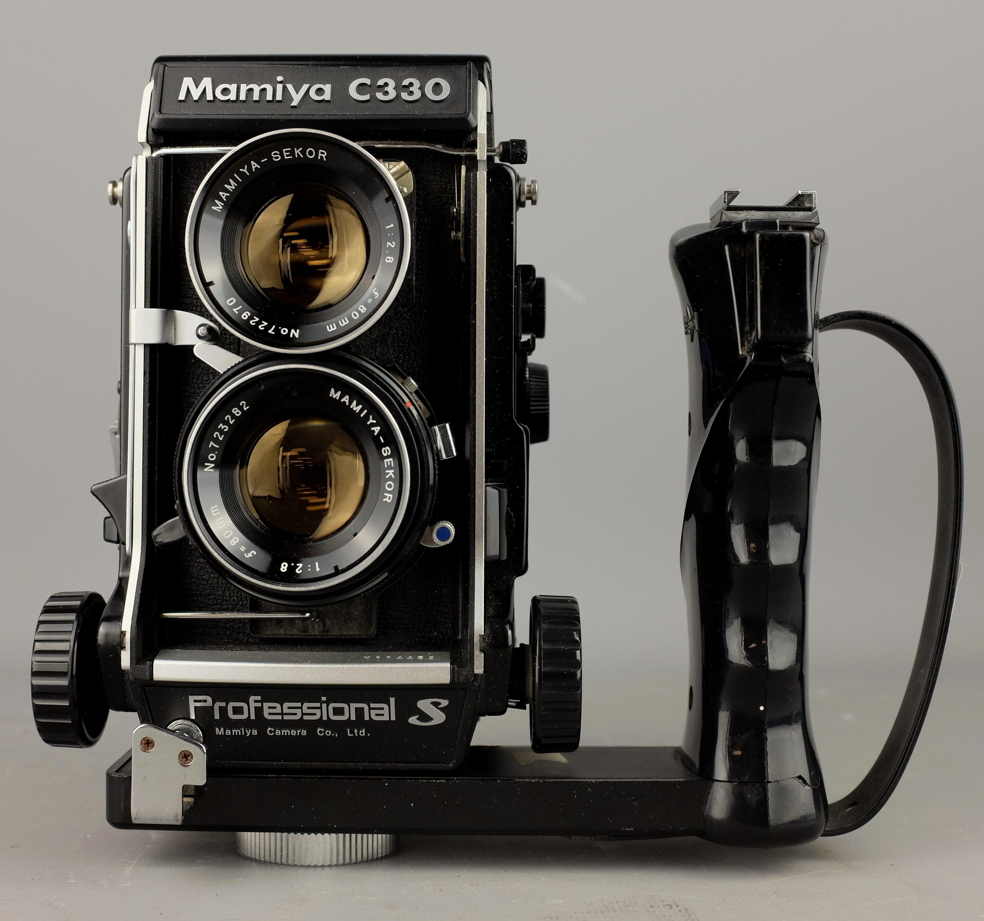 Mamiya C330 Professional S TLR Camera with Mamiya-Sekor 1:2.8 f=80mm lens No.722970/723282 & 1:4. - Image 3 of 11