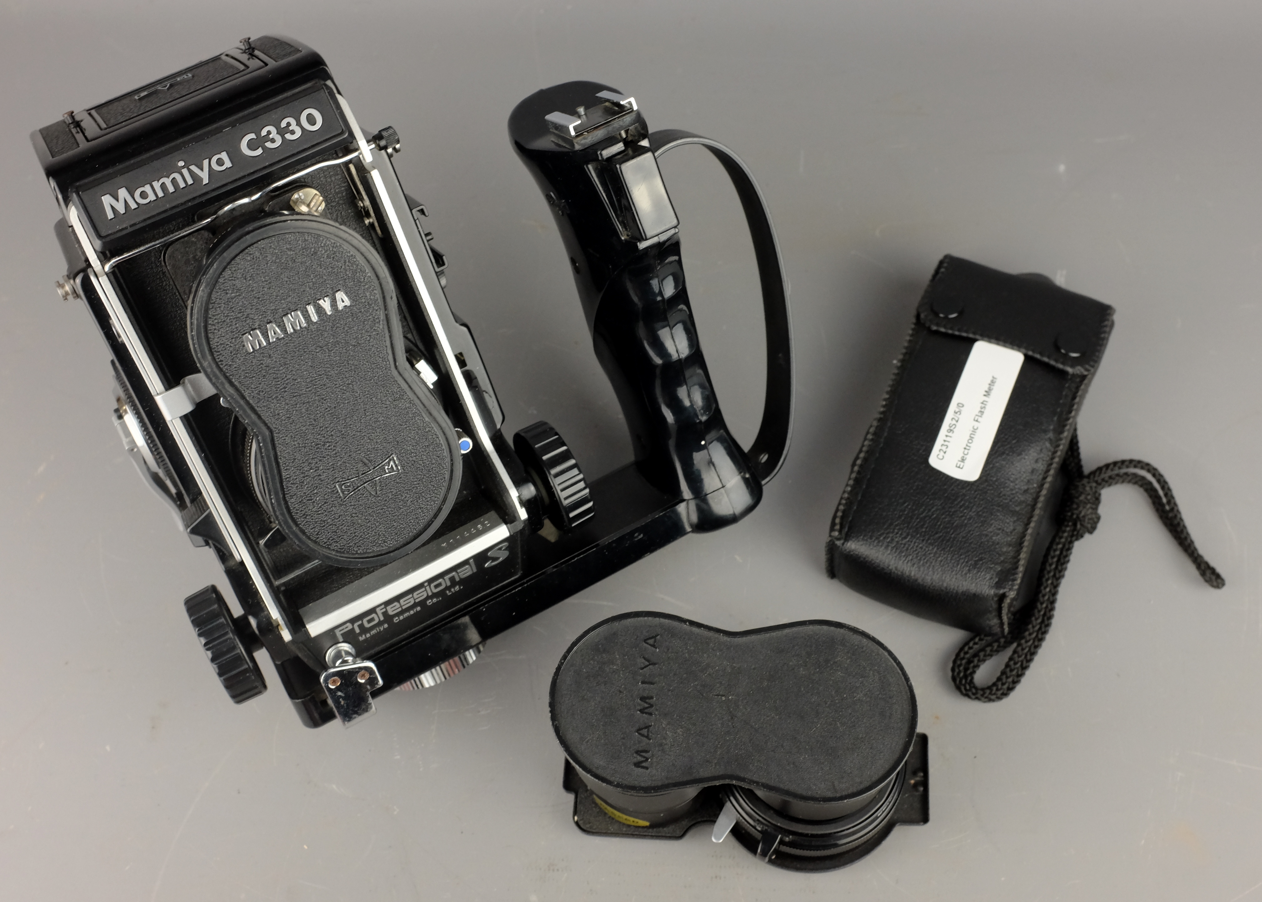 Mamiya C330 Professional S TLR Camera with Mamiya-Sekor 1:2.8 f=80mm lens No.722970/723282 & 1:4. - Image 2 of 11