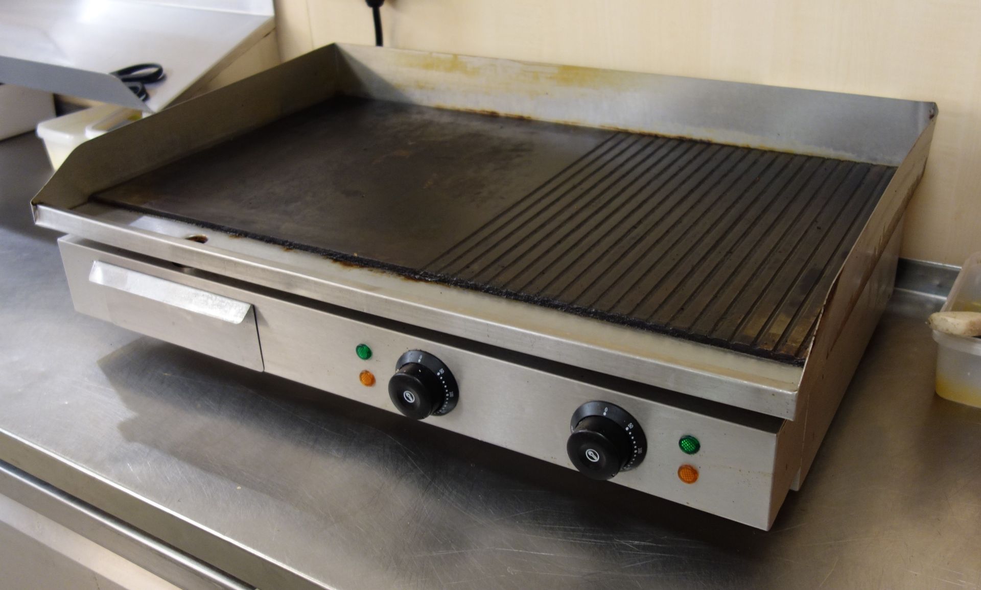 Commercial electric griddle, 3 phase, W74cm Condition Report <a href='//www.