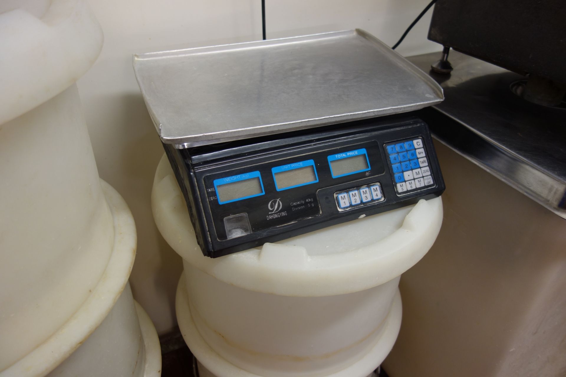 Avery 1108CJC weights scales and an electric digital counter weighing scales Condition - Image 2 of 2
