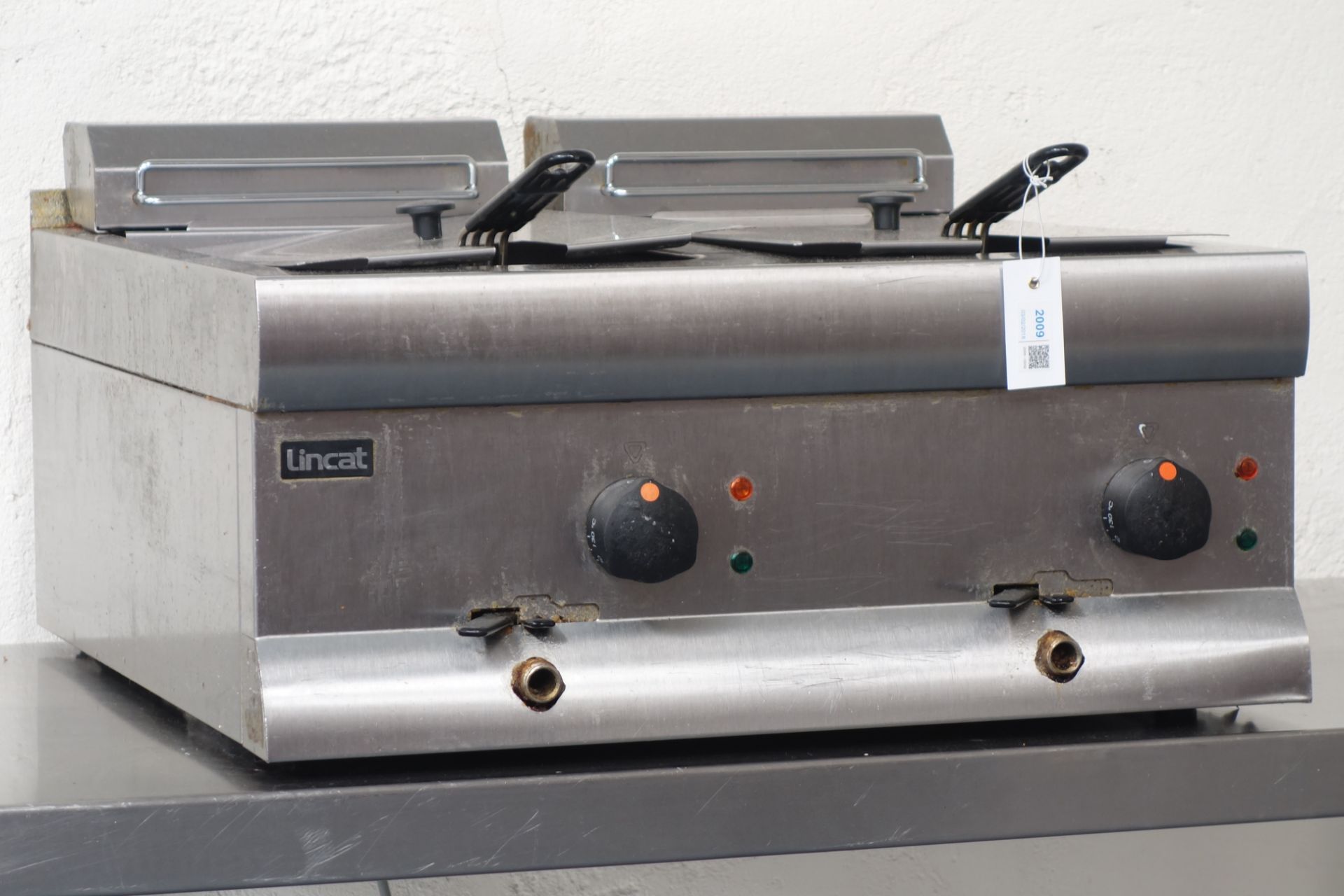 Lincat FG0049TZ twin tank fryer with baskets,