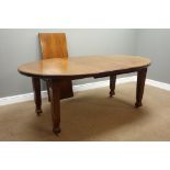 Edwardian mahogany oval telescopic dining table with two leaves,