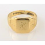 9ct gold signet ring Birmingham 1947 approx 3.