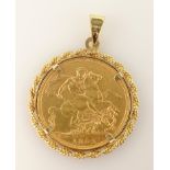 1892 Jubilee head gold sovereign in gold loose mount pendant stamped 375 approx 9.