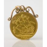1911 gold sovereign pendant 9ct soldered mount Condition Report Approx 9gm<a