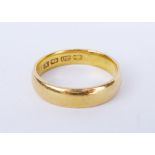 22ct gold wedding band Birmingham 1920 approx 4.