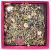 Box containing silver and other jewellery oddments Condition Report <a