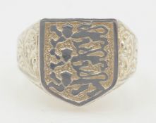 Silver 'Three lions' football ring carved decoration Condition Report <a