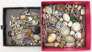 Victorian and later lockets, brooches, pendants,