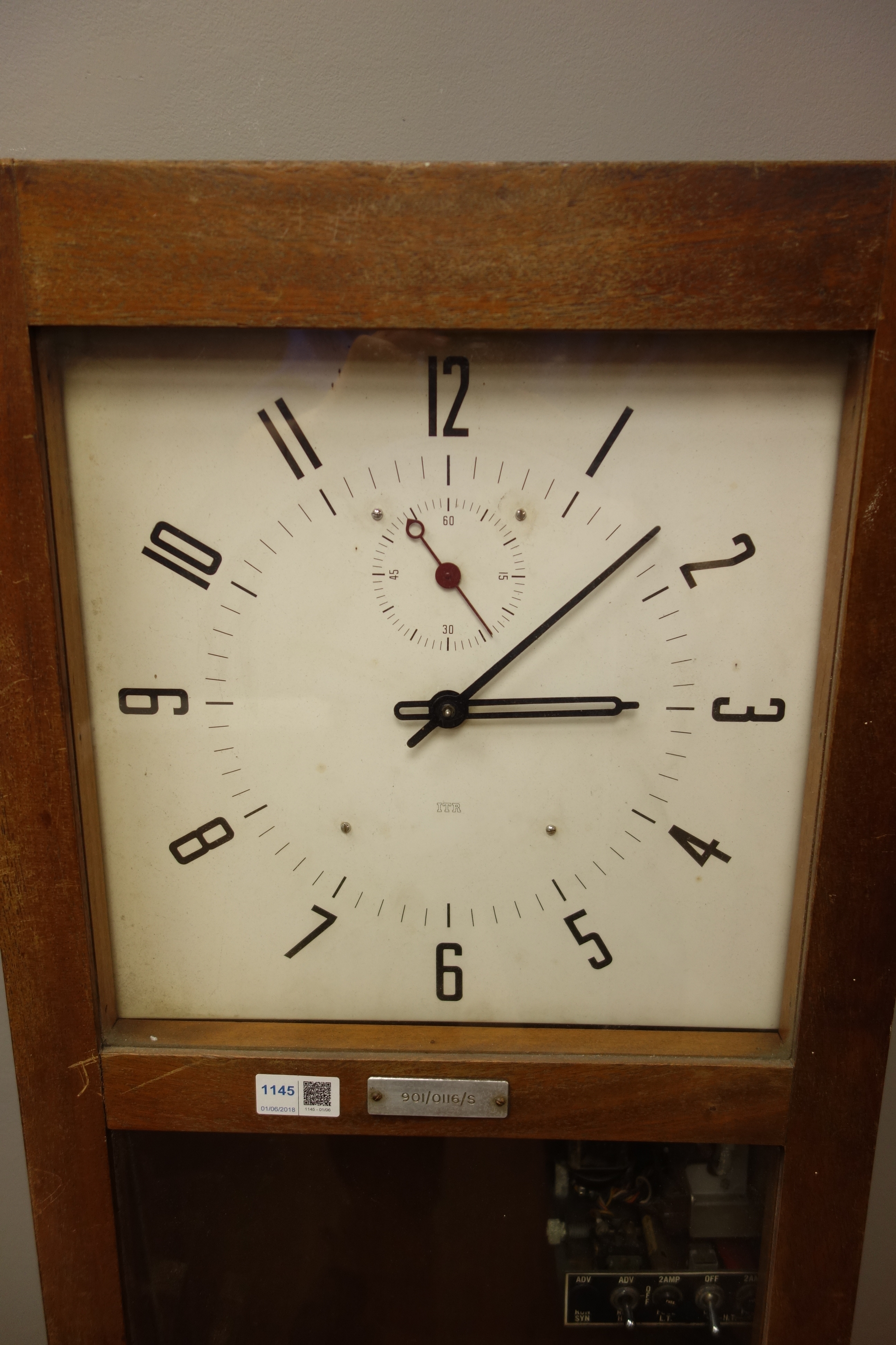 1960's ITR electric clock, square Arabic dial and subsidiary seconds with visible pendulum, No. - Bild 3 aus 3