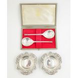 Pair of Stuart reproduction silver spoons with seal terminals by C J Vander London 1976 retailed