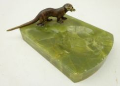 Early 20th century onyx ash tray, surmounted by an Austrian cold painted bronze otter with a fish,