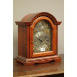 Arch top mantel clock, dial inscribed Lincoln,