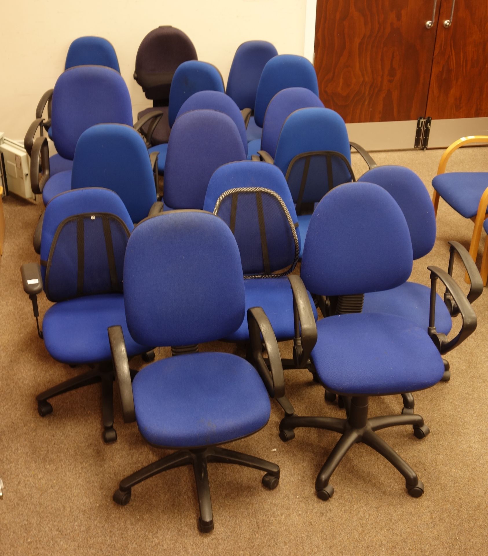Eighteen various blue upholstered office swivel adjustable chairs Condition Report