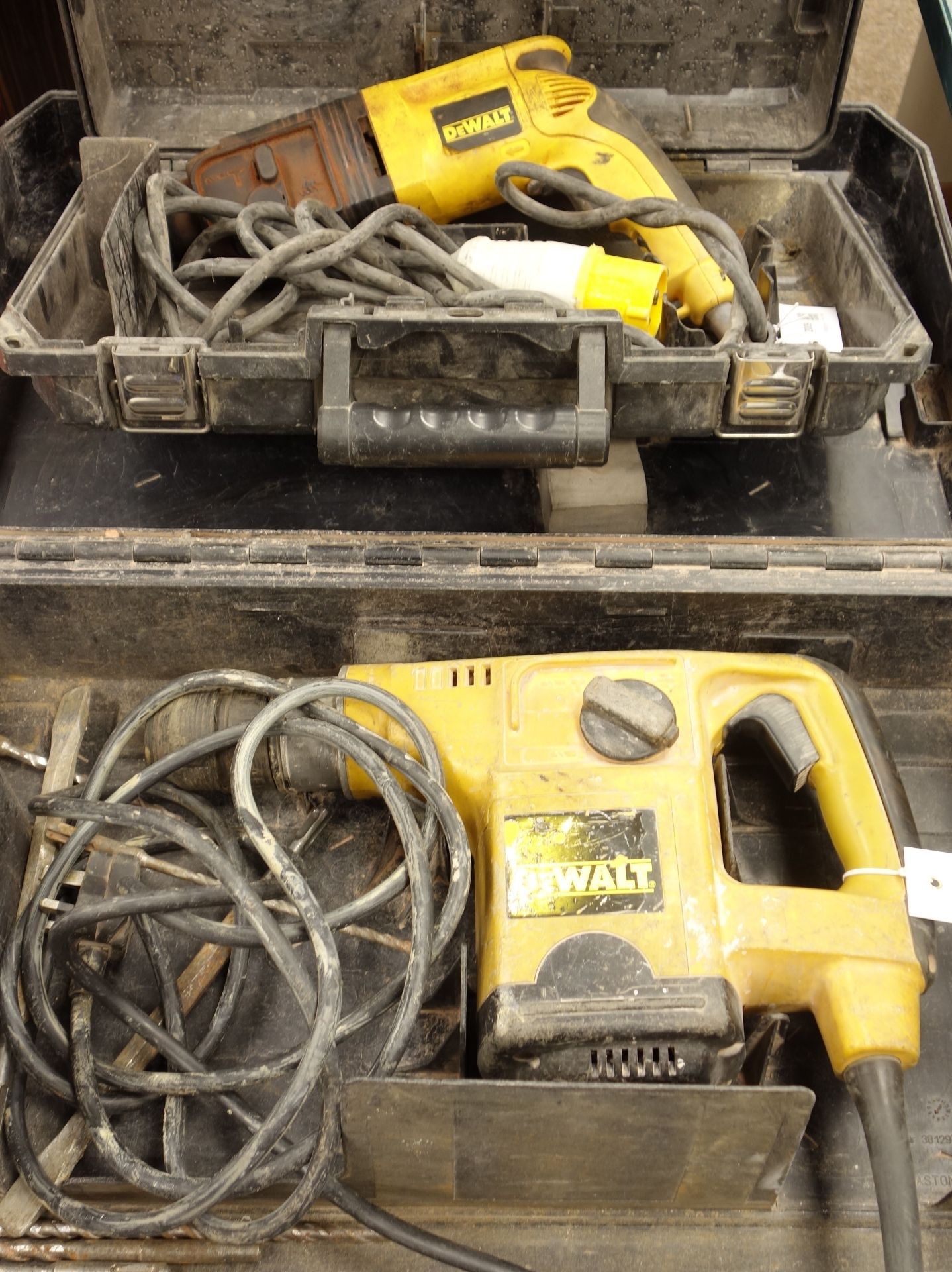 DeWalt masonry hammer drill and DeWalt 3-phase DW563L-XW Condition Report <a