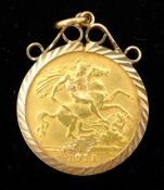 1911 half gold sovereign in loose pendant mount hallmarked 9ct Condition Report