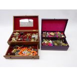 Collection of costume jewellery, including rings, bracelets, earrings, brooches,