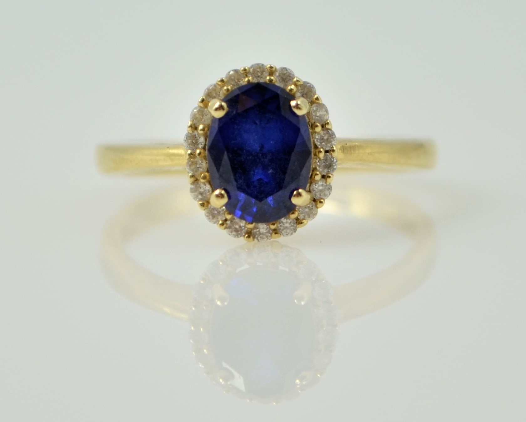 Gold blue stone cluster dress ring hallmarked 14ct Condition Report 2.