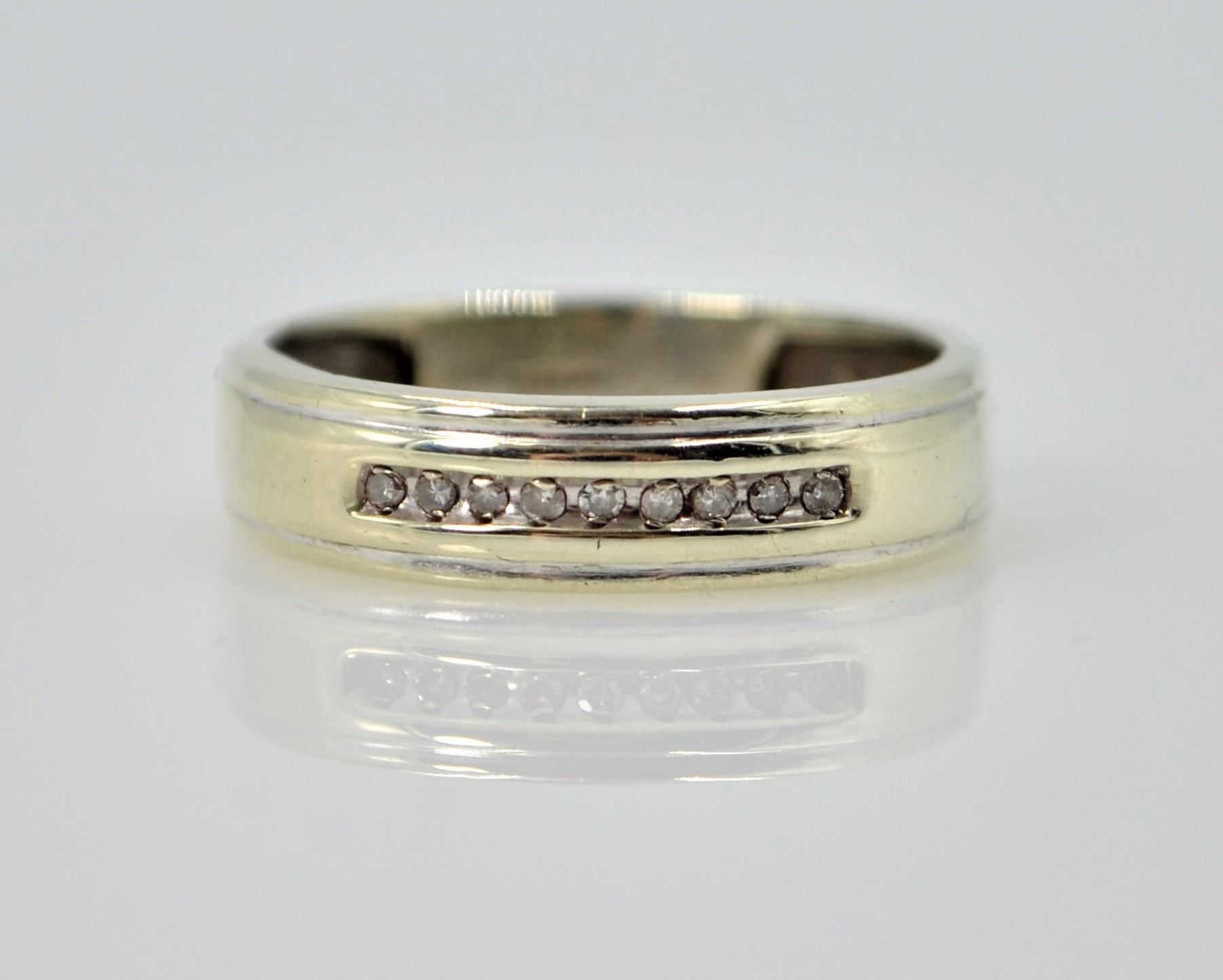 9ct white gold band set with diamonds hallmarked Condition Report size R 3.