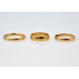 Three 22ct gold wedding bands, approx 9.5gm Condition Report <a href='//www.