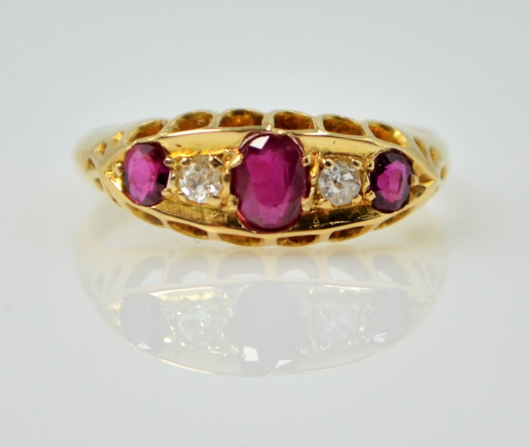 Ruby and diamond 18ct gold ring, Birmingham 1911 Condition Report 2.