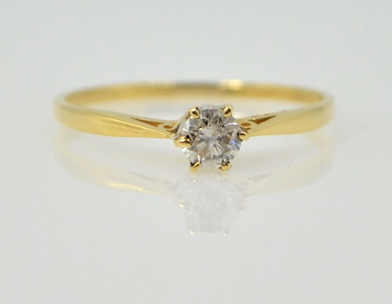 Single stone diamond ring stamped K18, approx 0.