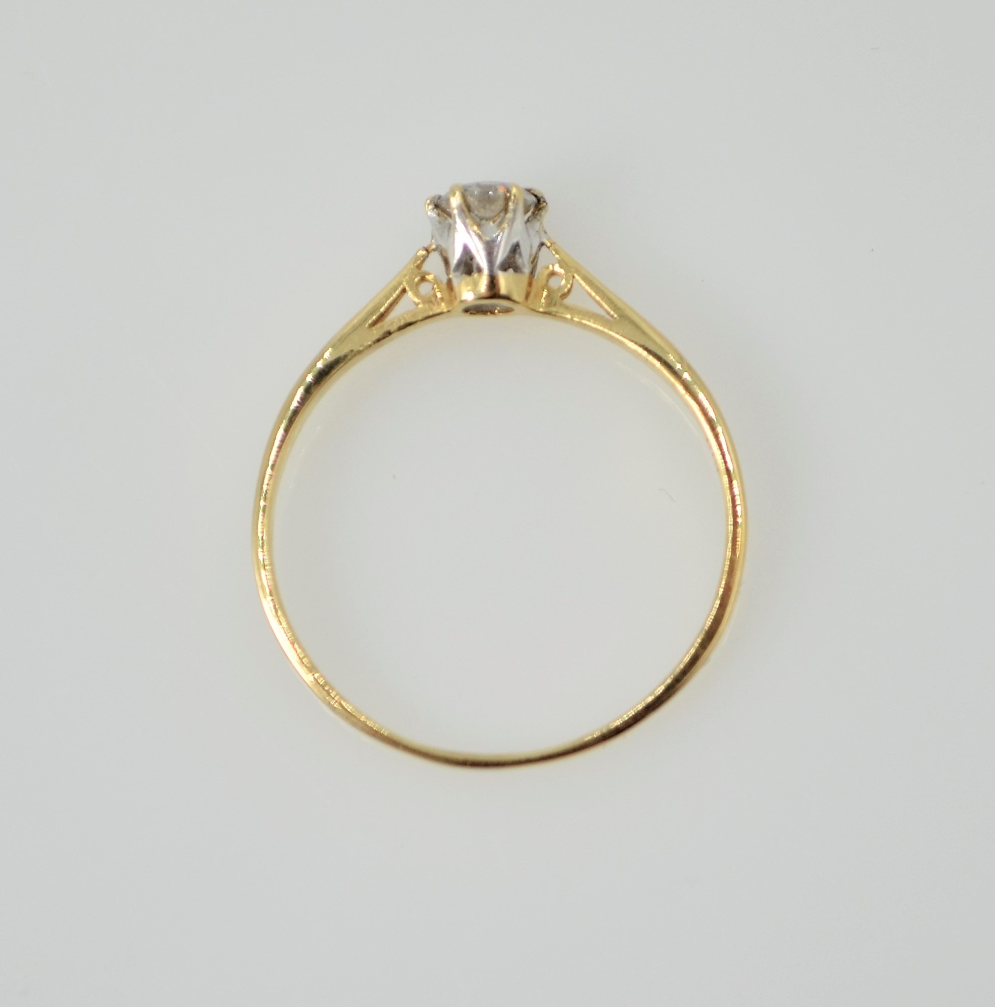 Single stone diamond ring stamped K18, approx 0. - Image 2 of 2