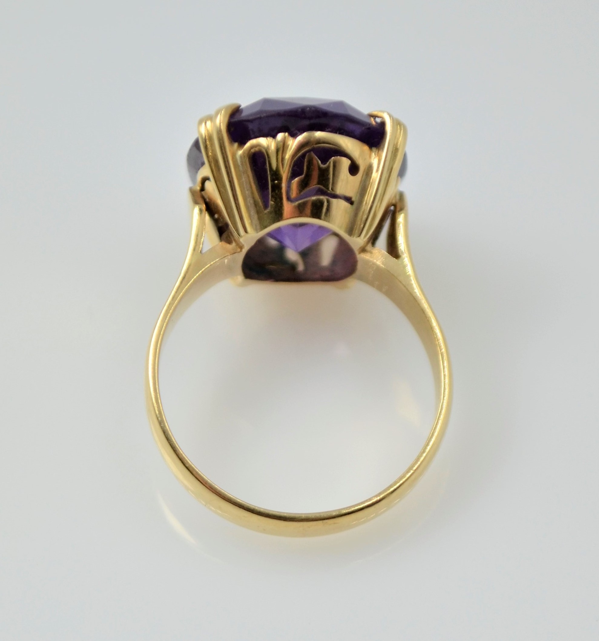 Large amethyst gold ring stamped 585 14K and pair matching ear-rings Condition Report - Image 2 of 3