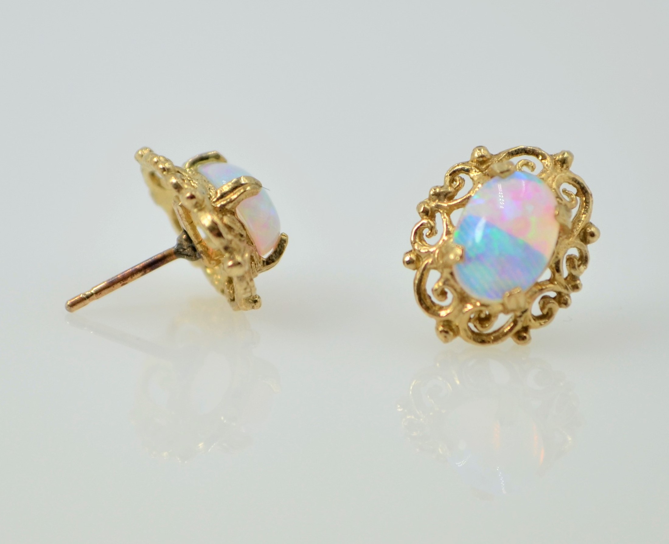 9ct gold opal pendant necklace hallmarked 9ct and a similar pair stud ear-rings - Image 2 of 3