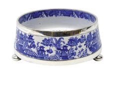 Late 19th century Royal Worcester Willow pattern silver-plate mounted fruit bowl on bun feet,