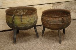 Graduating pair 19th century cast iron cauldrons Condition Report <a