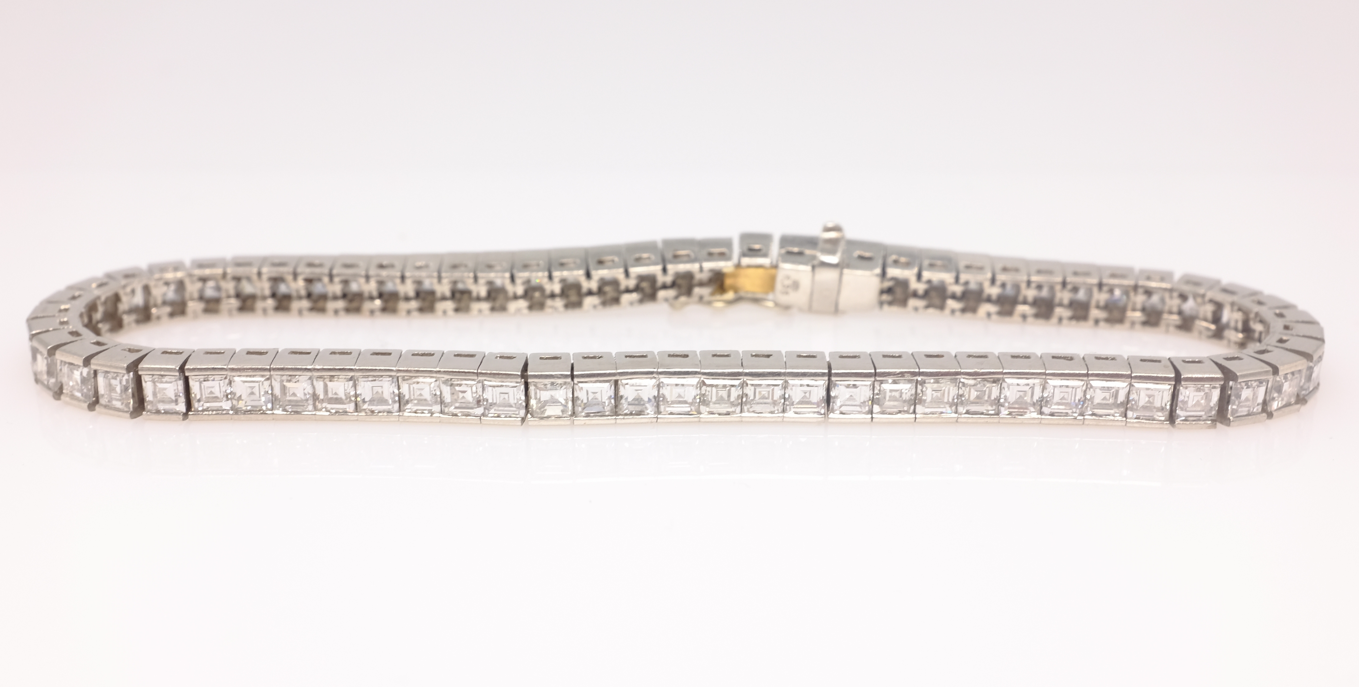 Platinum emerald cut diamond bracelet stamped 950, - Image 2 of 3