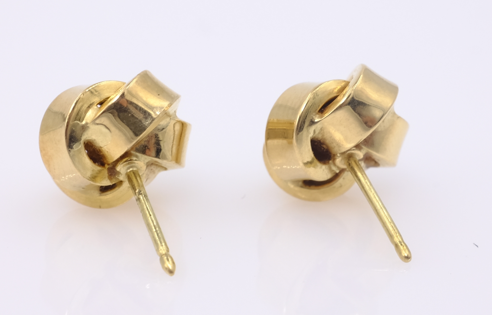 Pair of gold knot ear-rings, hallmarked 14ct approx 3. - Image 2 of 2