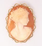 Cameo brooch in 18ct gold surround set with twelve diamonds,