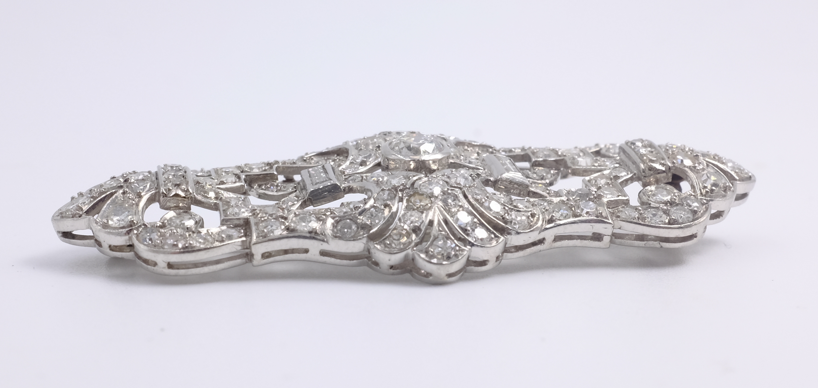 Art Deco diamond set platinum brooch, - Image 2 of 3