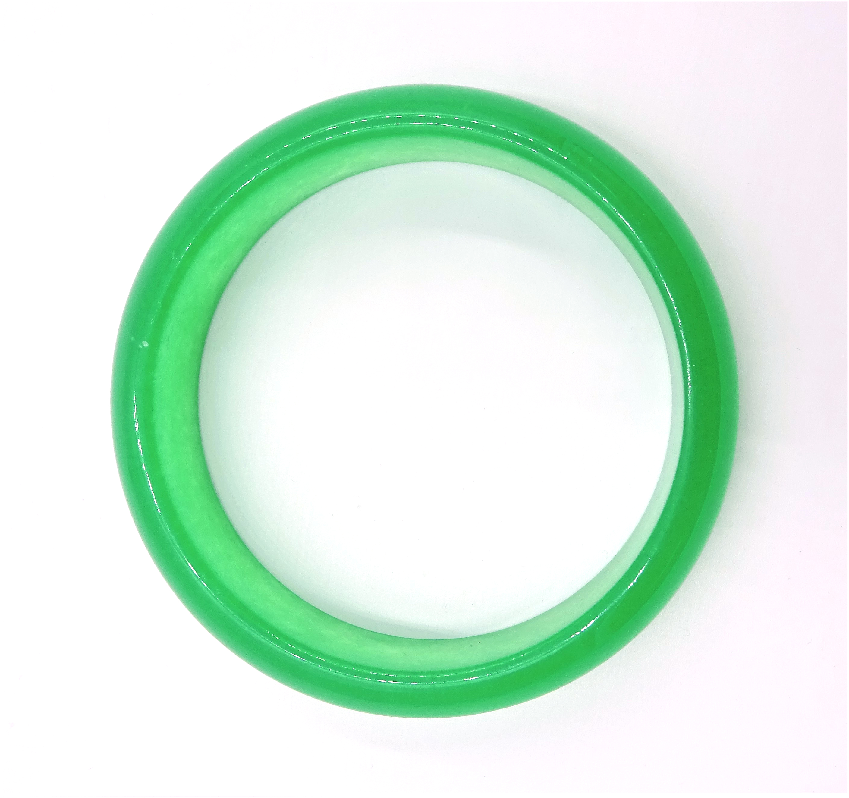 Chinese apple green jade bangle Condition Report Diameter 7.5cm<a href='//www. - Image 2 of 3