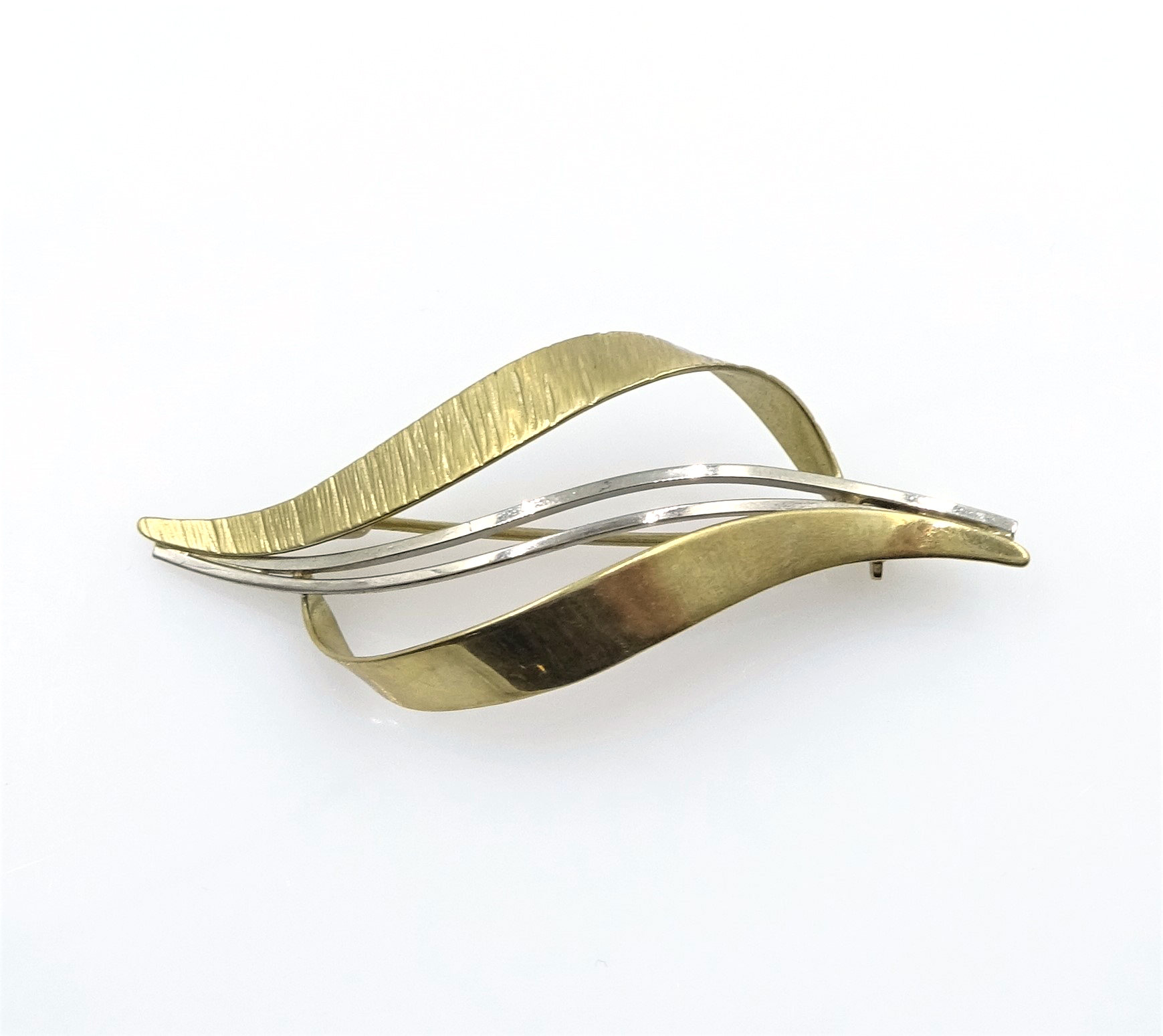 Two tone 9ct gold brooch, import marks London 1965 approx 3. - Image 2 of 4