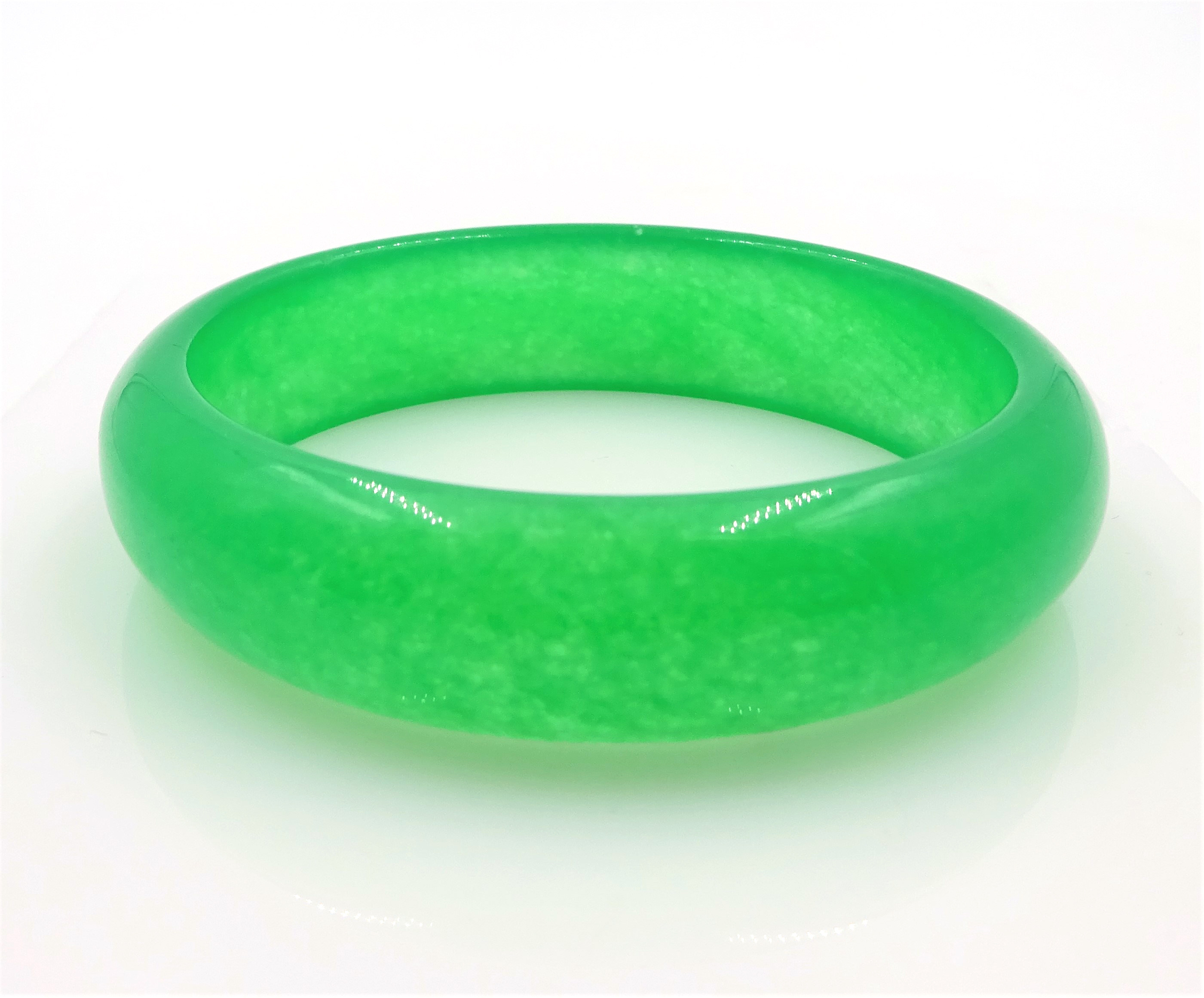 Chinese apple green jade bangle Condition Report Diameter 7.5cm<a href='//www.