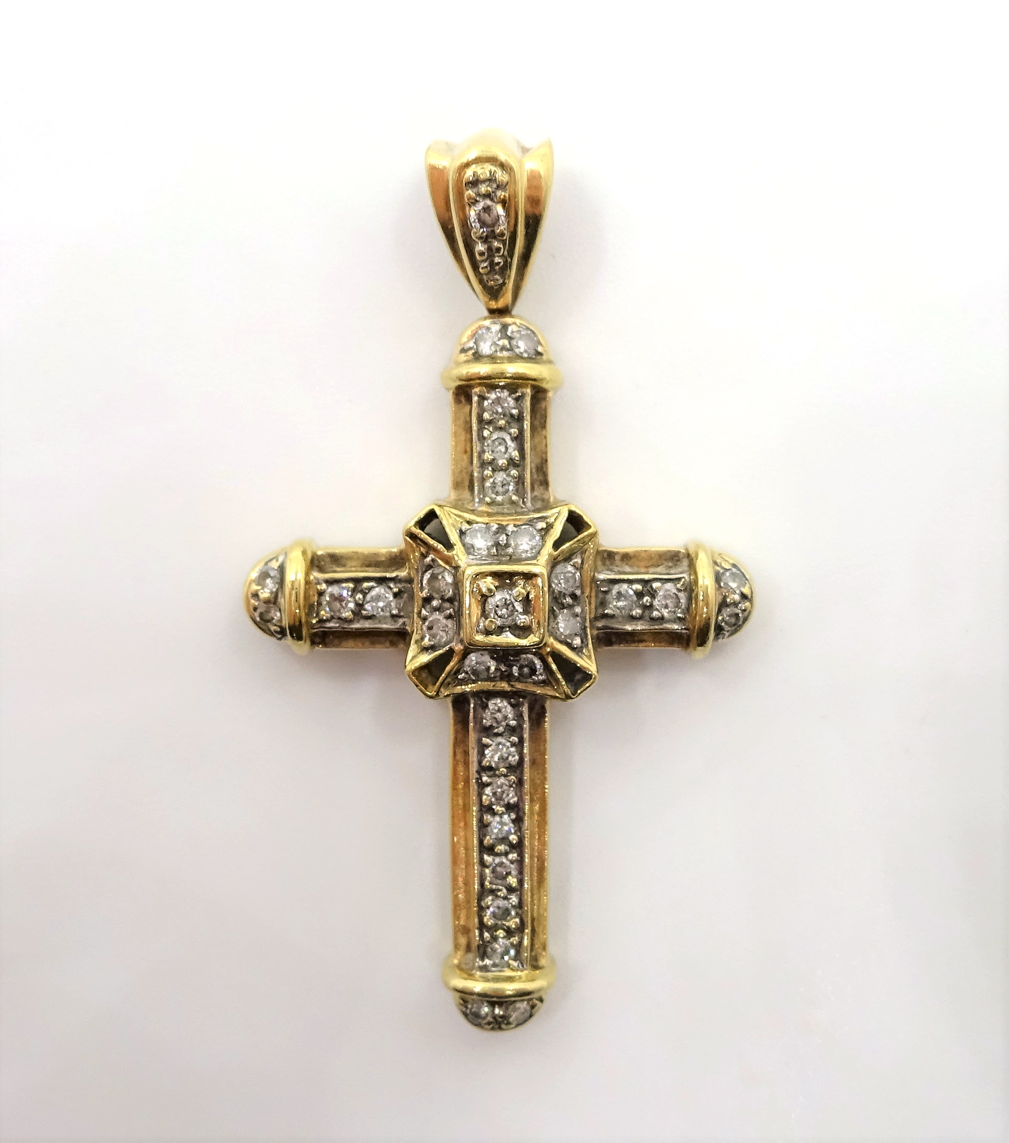 Diamond cross pendant, hallmarked 9ct, 4cm approx Condition Report 3.